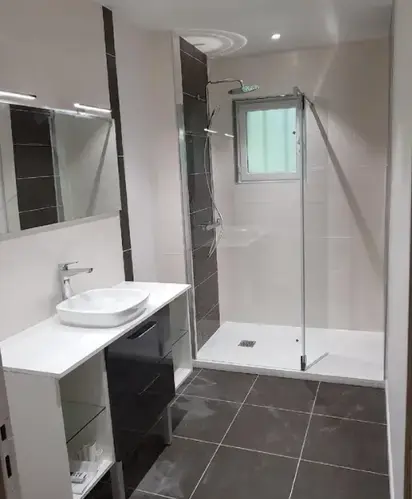 salle de bain clés en main à Tiercé - image 2